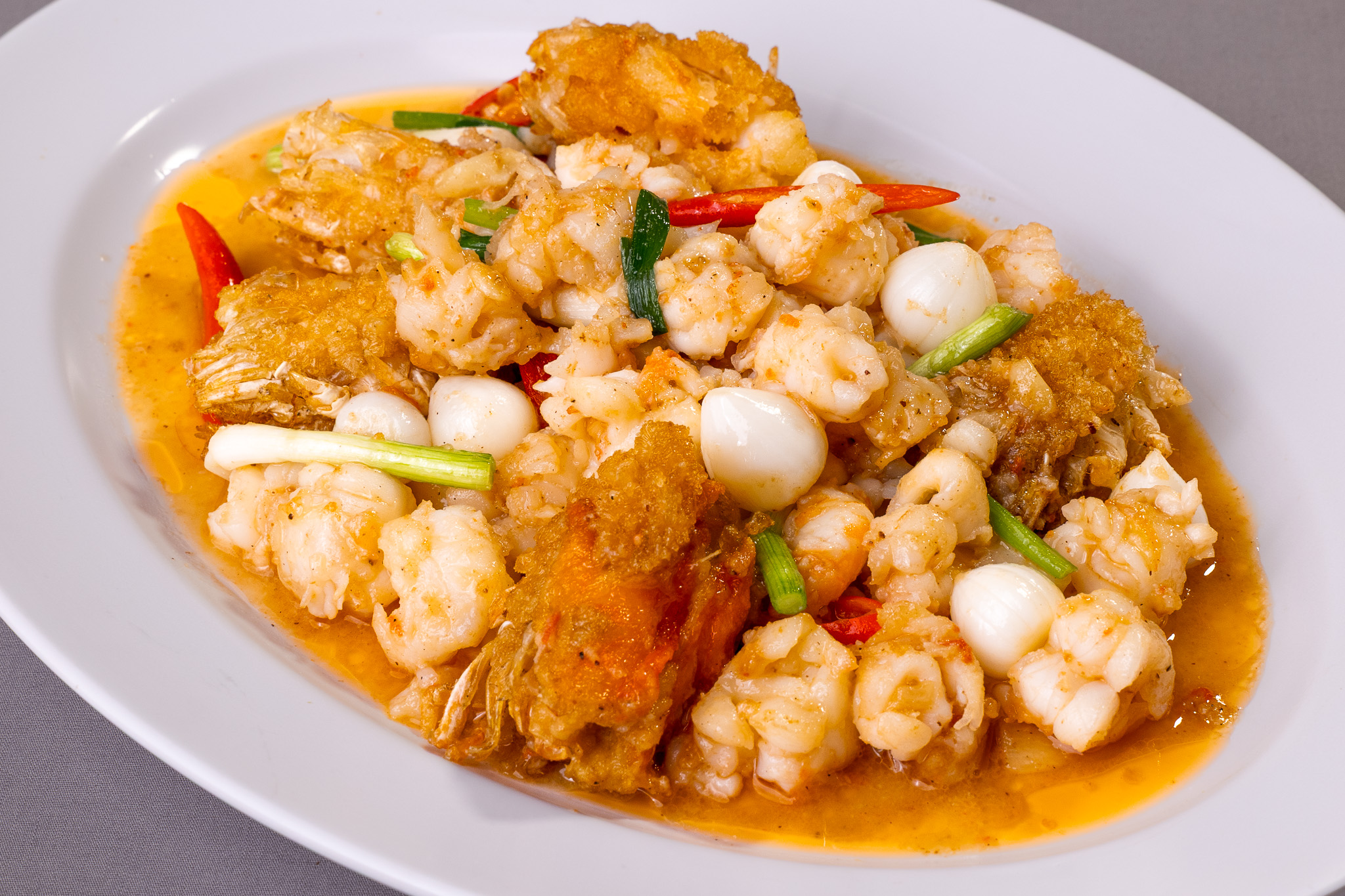 กุ้งแม่น้ำผัดกระเทียมโทน